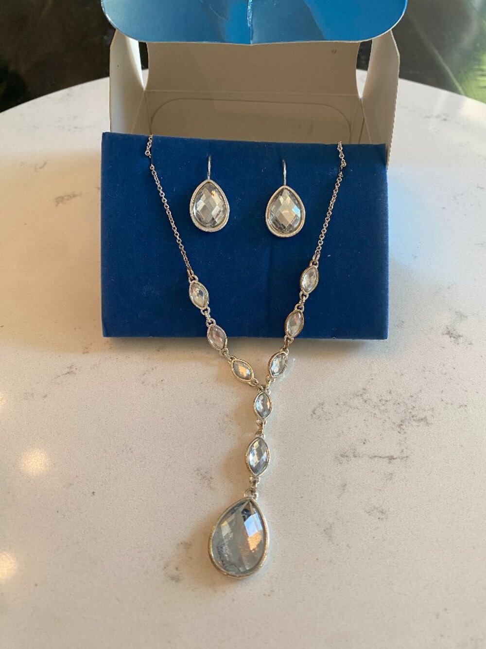 Avon Mod Faceted Crystal Necklace Earring Set Silver Tone 2008